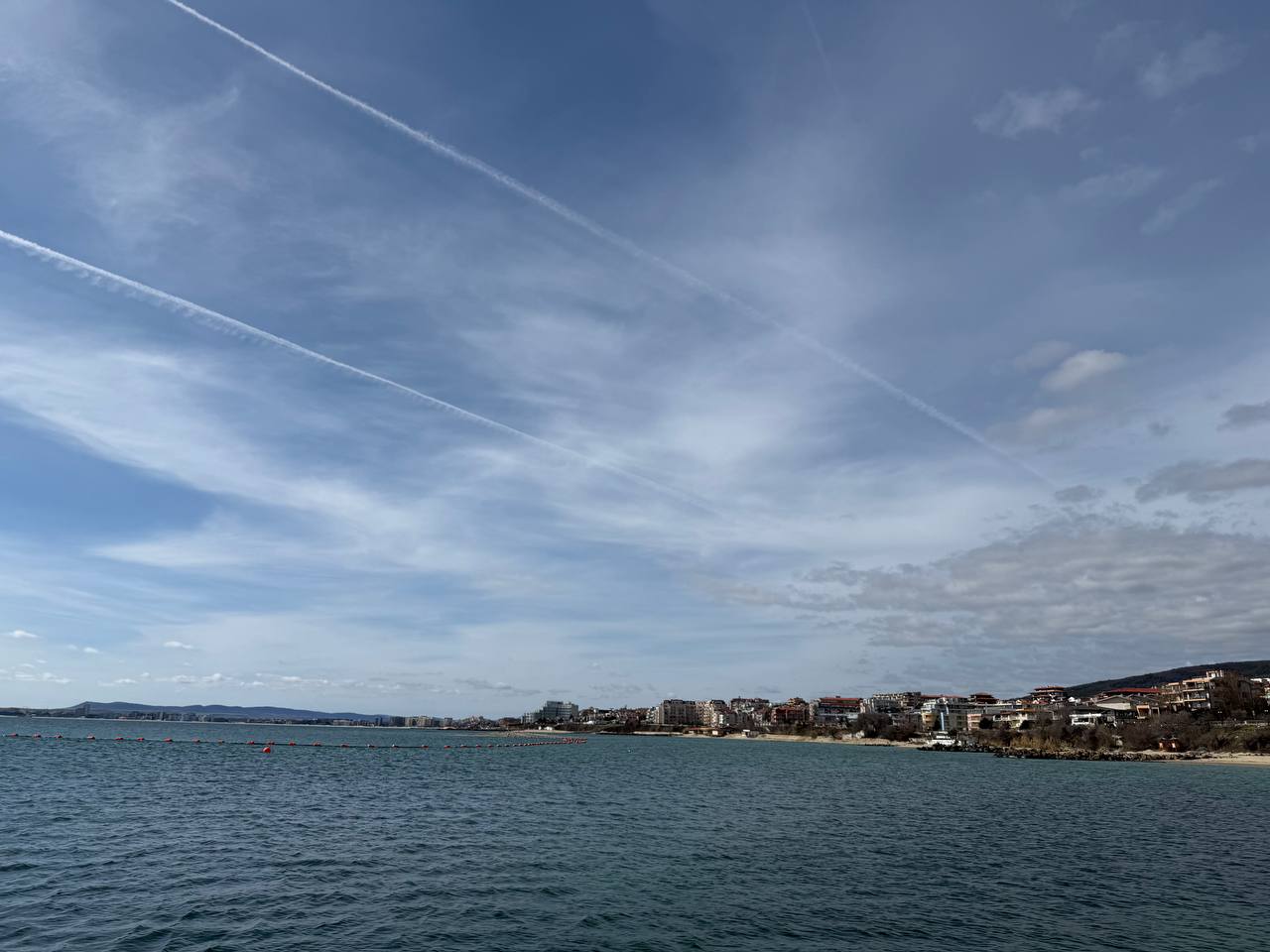 Черное море — небо и горизонт